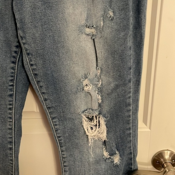 Judy Blue Women's Size 15/32 Straight Fit Distressed Medium Wash Raw Hem Jeans - Picture 4 of 14